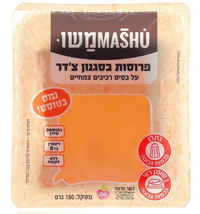 פרוסות גבינה צהובה טבעונית בסגנון צ'דר